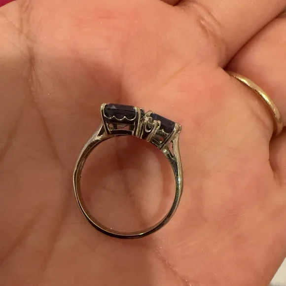 10k solid white gold ring with natural spinel - Picture 2 of 5